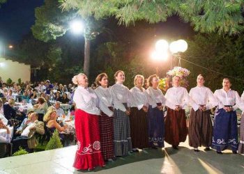 Αναβίωση μικρασιατικού εθίμου στον κήπο του Λαογραφικού Μουσείου στη Νέα Ερυθραία