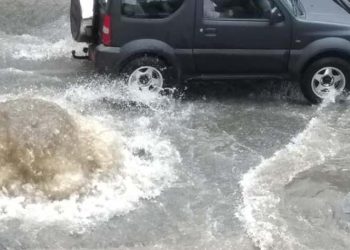 Πλημμύρισε και η Λεωφόρος Πεντέλης