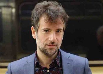 Ο Κωστής Μαραβέγιας στηρίζει τους πυρόπληκτους της Αττικής