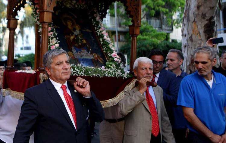 Στον Εσπερινό και λιτανεία της Παναγίας των Βλαχερνών