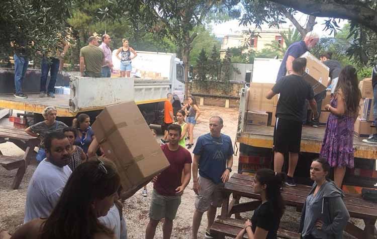 Είδη πρώτης ανάγκης για τους πυρόπληκτους συγκέντρωσαν οι πρόσκοποι