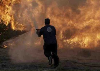 Στην πύρινη μάχη από την αρχή η Πολιτική Προστασία Αμαρουσίου