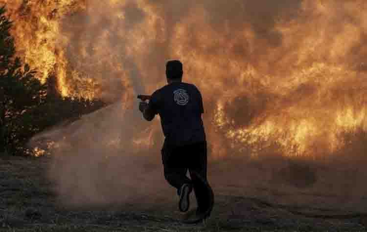 Στην πύρινη μάχη από την αρχή η Πολιτική Προστασία Αμαρουσίου