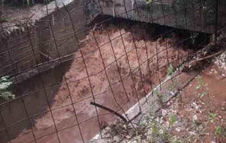 «Aόρατη και ανίκανη η περιφερειάρχης»