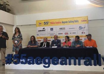 Ο Γιάννης Θεοδωρακόπουλος στην εκκίνηση των σκαφών του ιστορικού Ράλι Αιγαίου