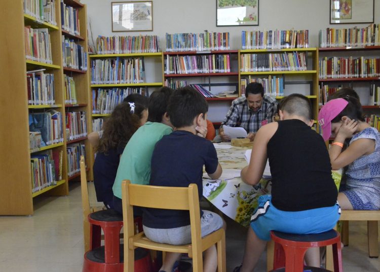 Η κυρά-Βιβλιοθήκη σε… δράση