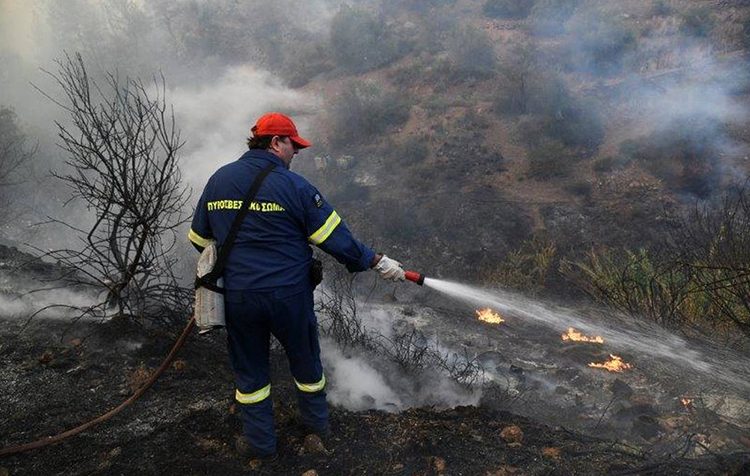 Μεγάλη αναζωπύρωση στην Εύβοια – Η φωτιά καίει πλέον σε δύο μέτωπα