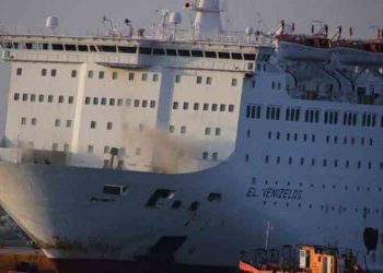 Φωτιά στο πλοίο «Ελευθέριος Βενιζέλος»: Με ασφάλεια αποβιβάστηκαν οι επιβάτες