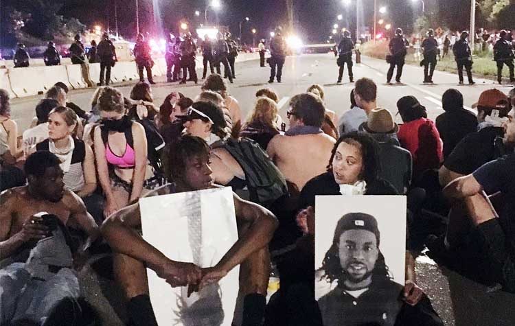 Facebook: Μέρος του συστήματος…