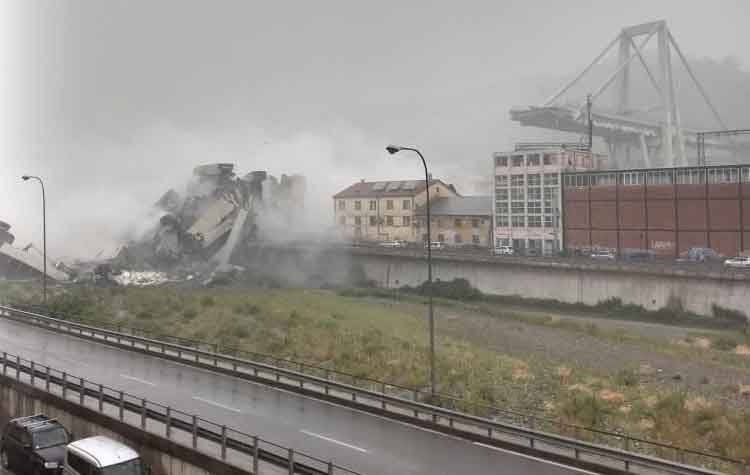 Τραγωδία στη Γένοβα: 43 νεκροί από την κατάρρευση γέφυρας