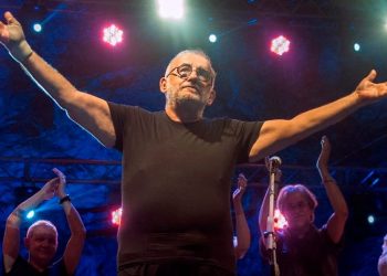 Εξαντλήθηκαν οι κάρτες εισόδου για τη συναυλία του Θάνου Μικρούτσικου