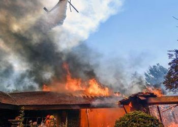 Επίθεση ΣΥΜΠΟΛΙΤΕΙΑΣ σε Στεργίου με αφορμή την φονική πυρκαγιά στο Μάτι