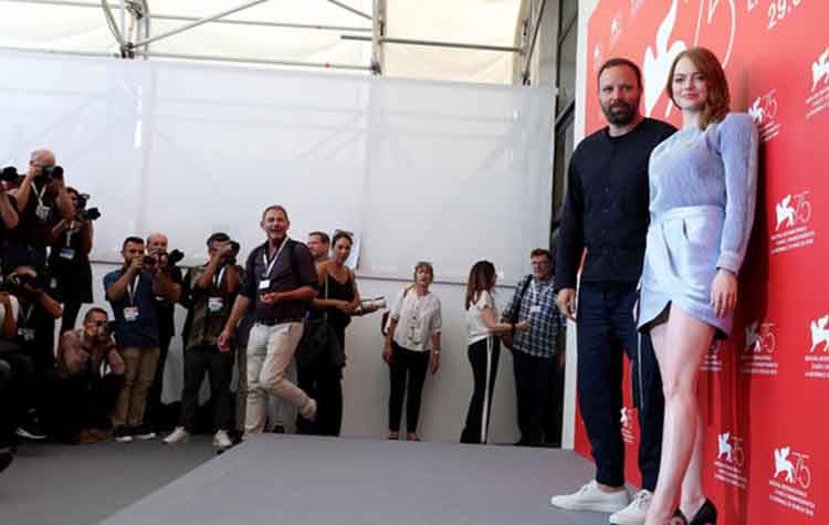 Η Έμμα Στόουν μαζί με τον Γιώργο Λάνθιμο στο Φεστιβάλ Βενετίας