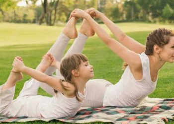 Δωρεάν μάθημα γιόγκα για γονείς και παιδιά στην πλατεία Χαλανδρίου