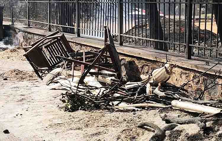 Αποκαΐδια…