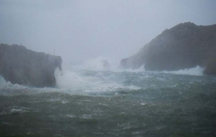 Σαρώνει ο κυκλώνας Ζορμπάς: «Χτυπά» τη Νότια Πελοπόννησο