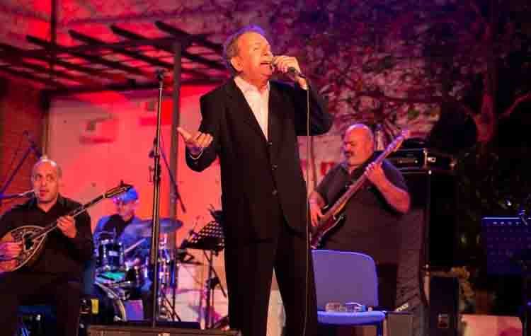 «Ταξίδεψε» το κοινό με την φωνή του Μανώλη Μητσιά