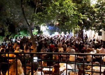 Πλήθος κόσμου και πολιτιστικών εκδηλώσεων στο προάστιο