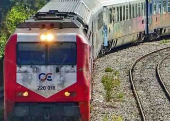 Σύγκρουση Ι.Χ. με τρένο στην Τιθορέα - Μια νεκρή και δύο τραυματίες