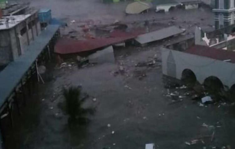 Τσουνάμι χτύπησε το Παλού της Ινδονησίας