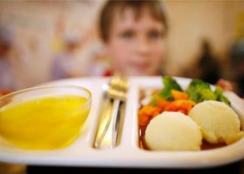 Στο πρόγραμμα σχολικών γευμάτων 3 δημοτικά του προαστίου