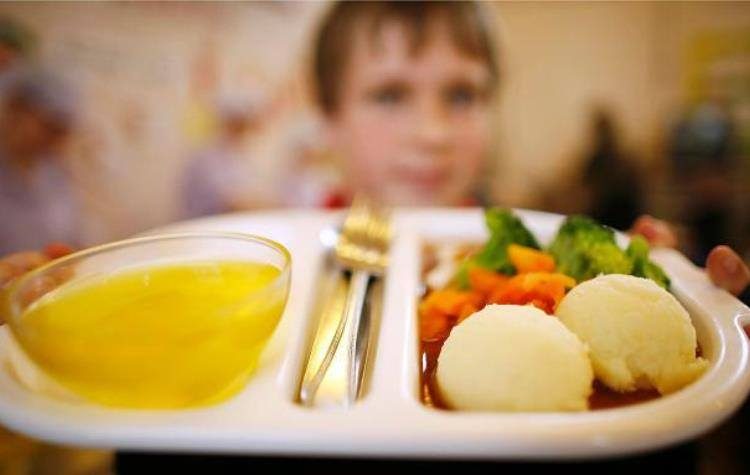 Στο πρόγραμμα σχολικών γευμάτων 3 δημοτικά του προαστίου