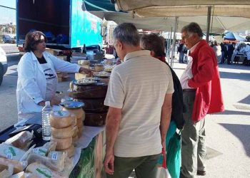 Πιστοί στο ραντεβού με τους πάγκους των παραγωγών στο Μαρούσι