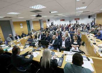 Στα… θρανία για τον «Κλεισθένη»