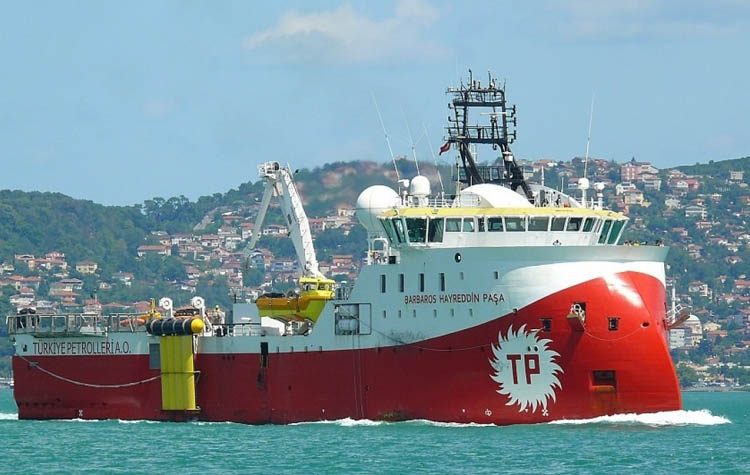 Ελληνική φρεγάτα παρακολουθεί το «Μπαρμπαρός»