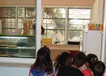 Συνεχείς υγειονομικοί έλεγχοι σε σχολεία από την Περιφέρεια