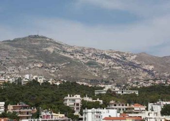 O καταυλισμός των Κούρδων και το Δημαρχείο Νέας Πεντέλης στο Υπερταμείο