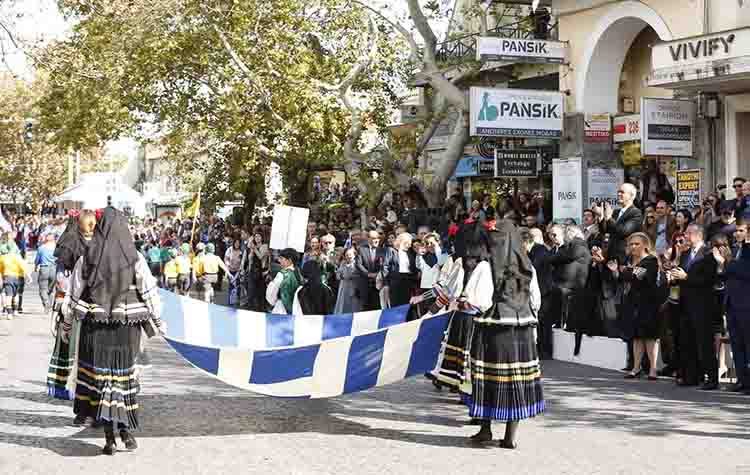 Λαμπρή μαθητική παρέλαση στην Κηφισιά