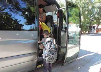 Περιφέρεια Αττικής: «1.160 δρομολόγια για 22.532 μαθητές»