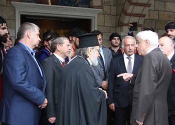 Ο Προκόπης Παυλόπουλος στον Ιερό Ναό Αγίας Παρασκευής στη Νέα Πεντέλη