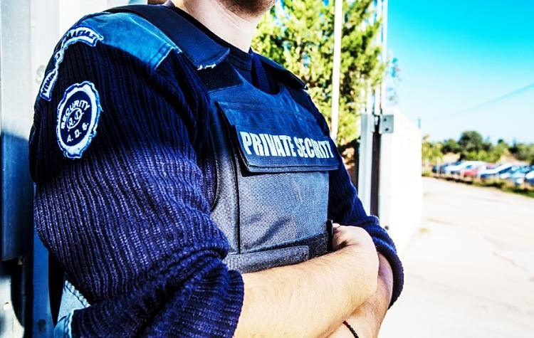 Σεκιούριτι σε δημοτικά κτίρια και 24ωρη περιπολία στις γειτονιές