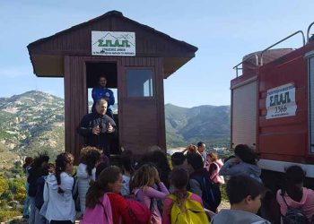 Περιβαλλοντική εκδρομή μαθητών στο λόφο της Μικρής Καλλιθέας