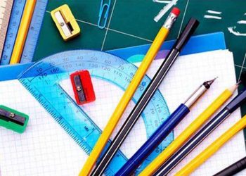 Σχολικά είδη στο Ειδικό Δημοτικό Σχολείο Νέας Μάκρης και στο Ε.Ε.Ε.ΕΚ.