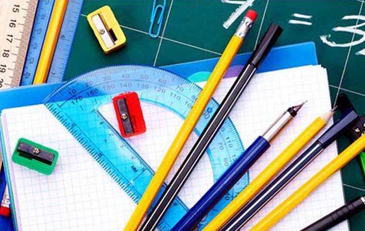 Σχολικά είδη στο Ειδικό Δημοτικό Σχολείο Νέας Μάκρης και στο Ε.Ε.Ε.ΕΚ.