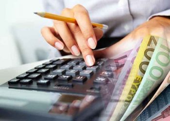 «Τα κορόιδα πάντα πληρώνουν τα χρέη των ιδιωτών»