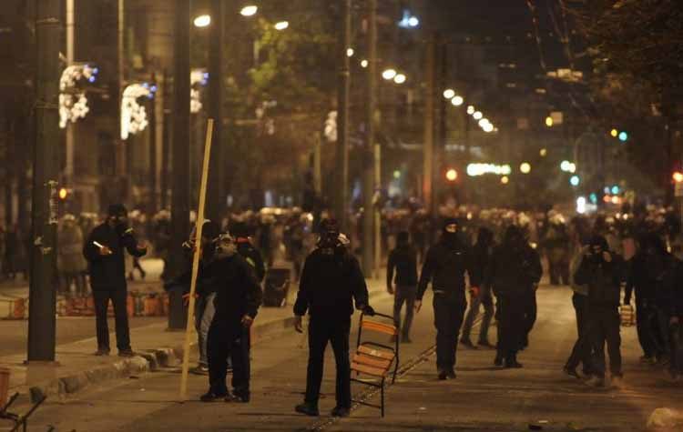 45η Επέτειος Πολυτεχνείου: Εμπόλεμη ζώνη τα Εξάρχεια - 19 συλλήψεις