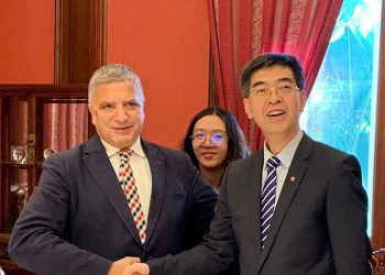 Επισφράγιση του Συμφώνου Ελλάδας - Κίνας από Γιώργο Πατούλη και Lyu Hongwei