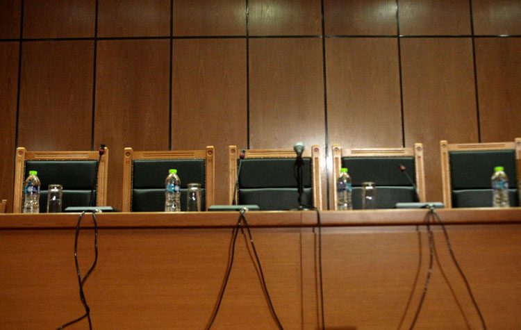 Εισαγγελείς για καθαρίστρια: «Ποινή από νόμο – κατάλοιπο άλλης εποχής»