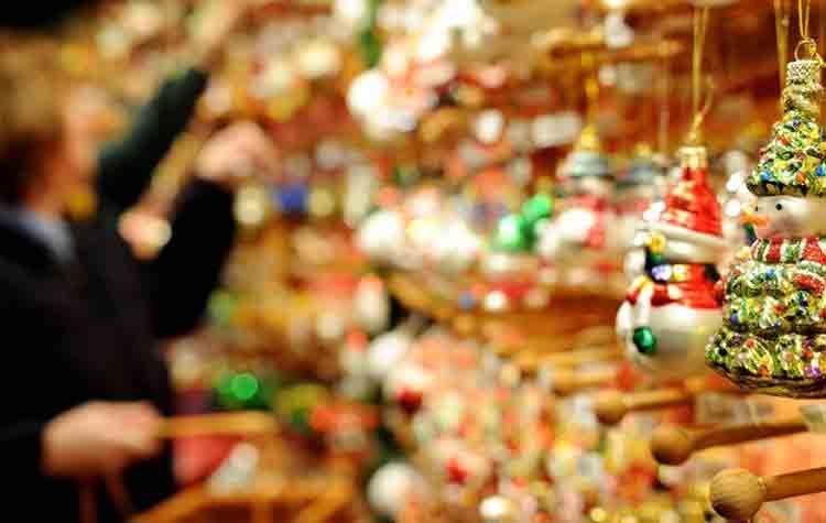 Σε ισχύ από σήμερα το εορταστικό ωράριο καταστημάτων