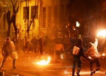 45η Επέτειος Πολυτεχνείου: Εμπόλεμη ζώνη τα Εξάρχεια - 19 συλλήψεις