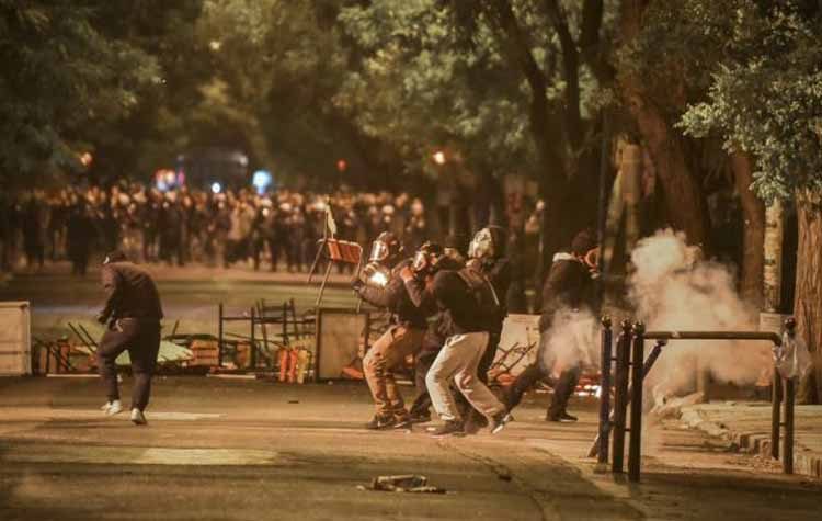 45η Επέτειος Πολυτεχνείου: Εμπόλεμη ζώνη τα Εξάρχεια - 19 συλλήψεις