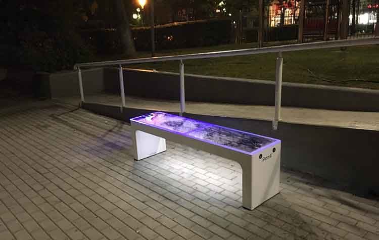 «Έξυπνα παγκάκια» στην Κηφισιά