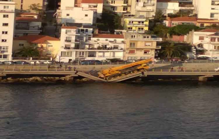 Καβάλα: Υποχώρησε τμήμα της γέφυρας μπροστά από το παλιό νοσοκομείο