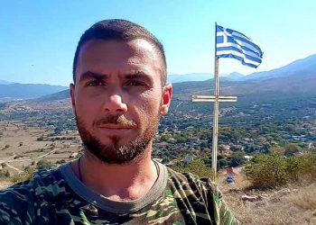 Πλήθος κόσμου στην κηδεία του Κωνσταντίνου Κατσίφα