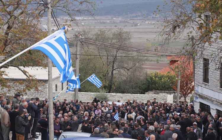 Αλβανικό ΥΠΕΣ: Ανεπιθύμητοι 52 Έλληνες που βρέθηκαν στην κηδεία Κατσίφα
