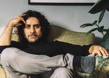 Κώστας Γάκης: «Το θέατρο είναι ένα ανοικτό πεδίο δυνατοτήτων»